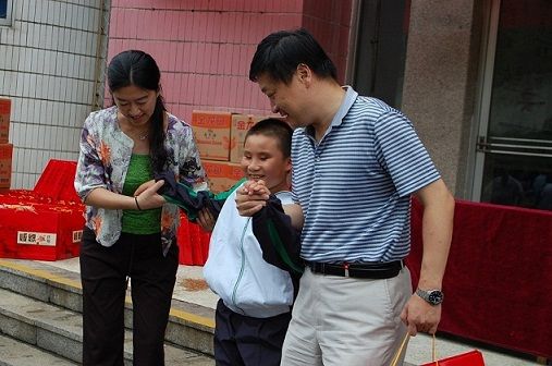 心手相牽十四年，情暖中秋愛在行動——山東科大中天走訪慰問泰安市盲校師生