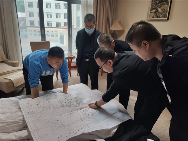 山東科技大學(xué)實用礦山壓力研究中心主任石永奎教授、郝建博士應(yīng)邀赴龍煤雙鴨山礦業(yè)集團進行技術(shù)交流
